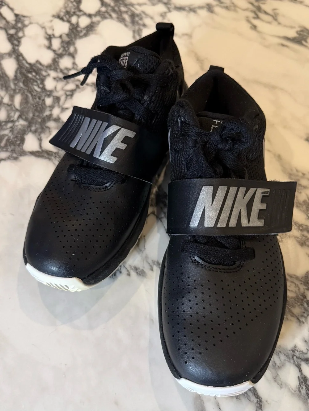 Nike Team Hustle D 8 GS Kids Basketball Shoes Black Silver 3Y 881941-001